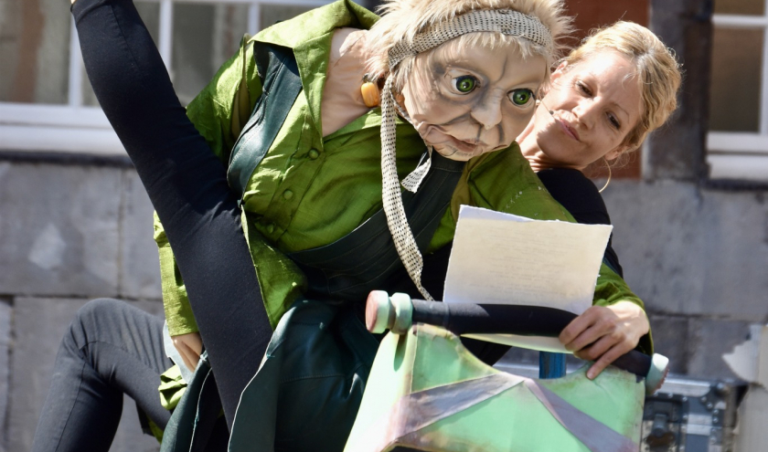 « Chez toi ou chez moi », par la « Cie. Le Malles » (Suisse) © Photo : Murielle Lecocq