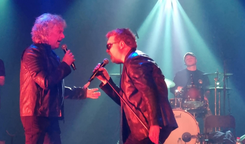 Michel chante Sardou et Thierry chante Johnny