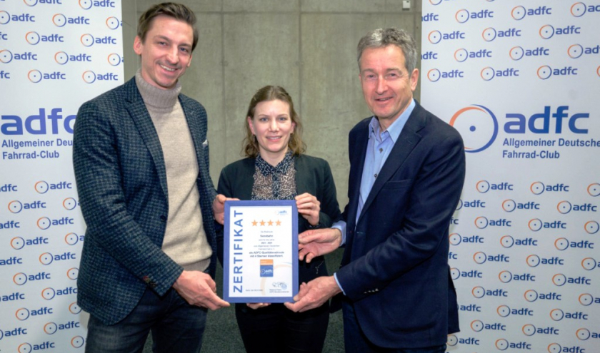 Remise de la distinction "4 étoiles" de la part du Club cycliste allemand ADFC Remise de la distinction "4 étoiles" de la part du Club cycliste allemand ADFC