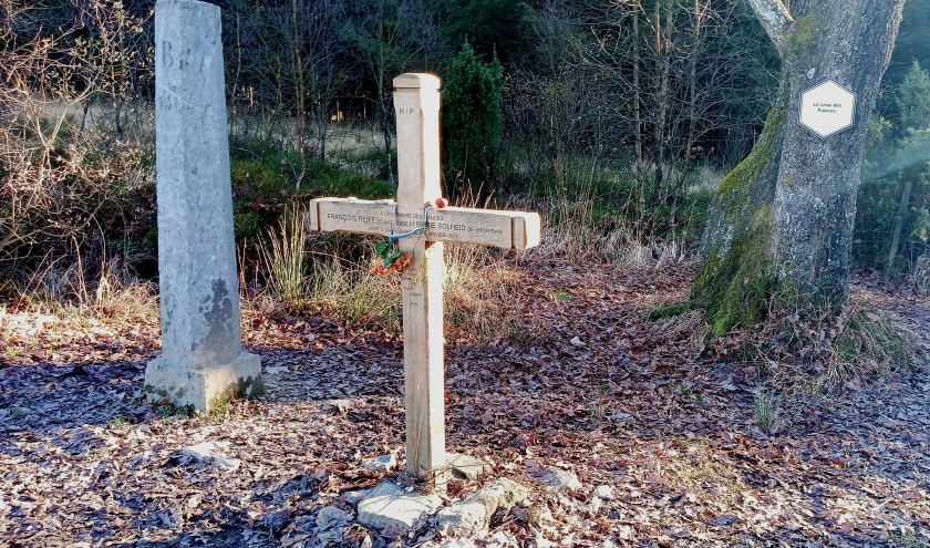 La croix des Fiancés ( photo F. Detry )