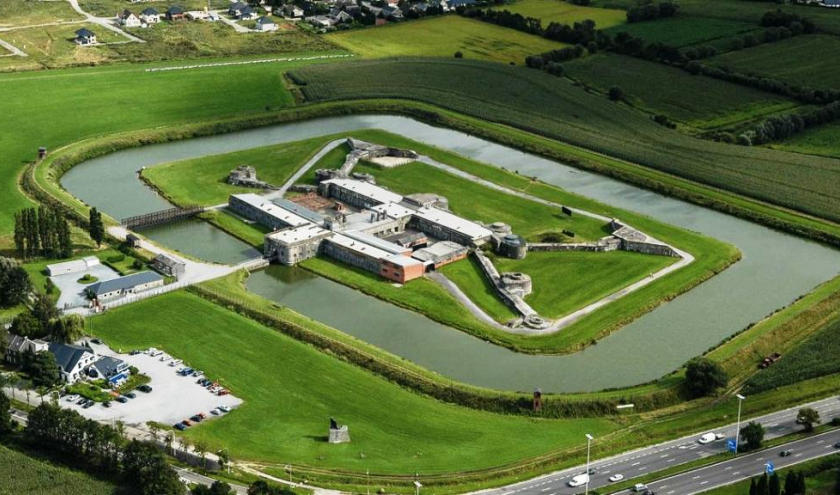 Le Fort de Breendonk ( photo: F. Detry ) Le Fort de Breendonk ( photo: F. Detry )