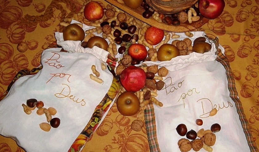 Un sac en tissu pour récolter le Pão por Deus. Un sac en tissu pour récolter le Pão por Deus.