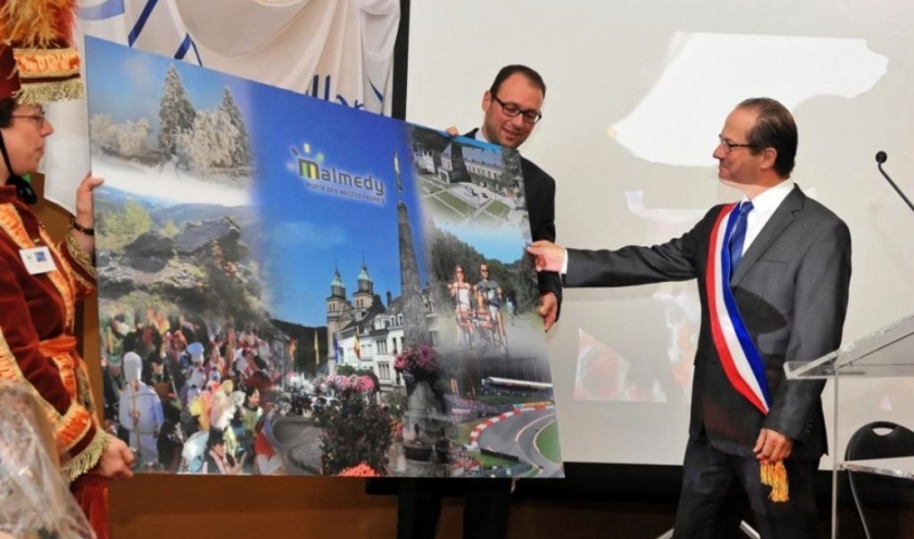 À Malmedy en 2017, avec le maire de Marseillan, lointain sosie de François Hollande ( Photo Romain RIXHON ) À Malmedy en 2017, avec le maire de Marseillan, lointain sosie de François Hollande ( Photo Romain RIXHON )