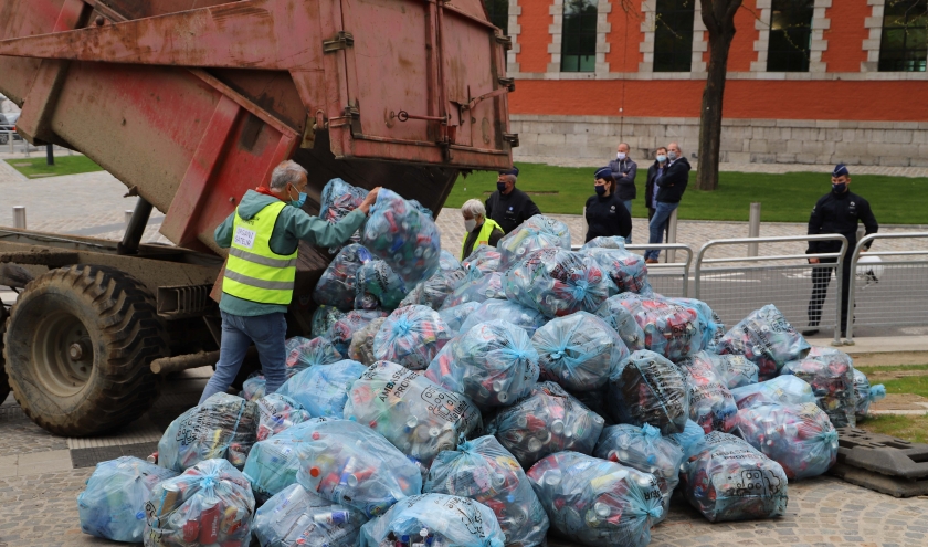 Consignons canettes et bouteilles en plastique !