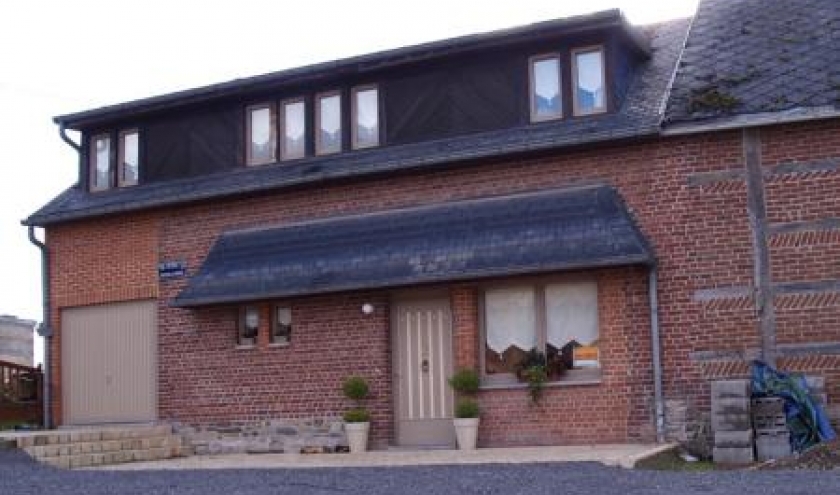 la maison de vacance " La clef des Champs" situes au centre du village - parking pour les voitures juste devant la maison la maison de vacance " La clef des Champs" situes au centre du village - parking pour les voitures juste devant la maison