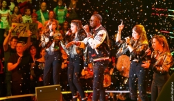 Soraya, Deborah, Dadju, Estelle et Sarah - Credit photo : Stephane Laruelle