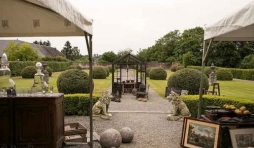 Brocante de charme au Chateau de Deulin 