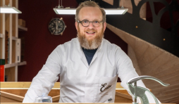 Gilles Clavareau, l'Artisan du Temps :  "concept horloger" : Eveline
