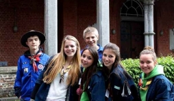 6 scouts et guides de Spa au Japon