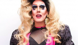 RITA BAGA, de son vrai nom Jean-François Guevremont, est une drag queen